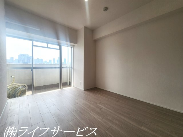 【洋室】 | 新北野第３コーポ | バルコニー側洋室5.5帖/クローゼット有