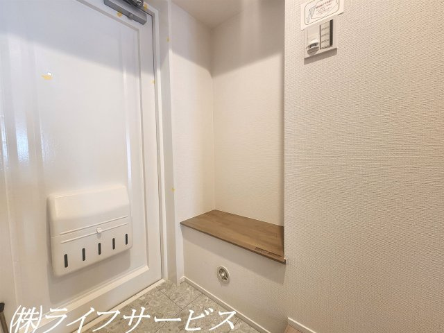 【玄関】 | 新北野第３コーポ | 玄関/腰掛ベンチ有