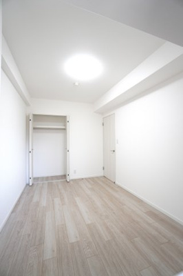 【洋室】 | 【上質リフォーム】アスティア三篠 | 【洋室約4.5帖】
こども部屋をコーディネート！このぐらいの広さがあれば、 
お子さんの好きな色やモチーフを使ったコーディネートで、
勉強もお片付けも全部楽しいお気に入りの空間にしていけそうですね！