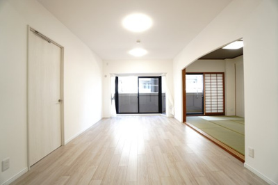 【居間・リビング】 | 【上質リフォーム】アスティア三篠 | 室内（2026年2月17日13：30頃）撮影