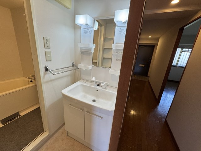 ボヌール千里中央弐番館の独立洗面台