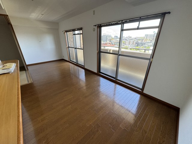 ボヌール千里中央弐番館の居間・リビング