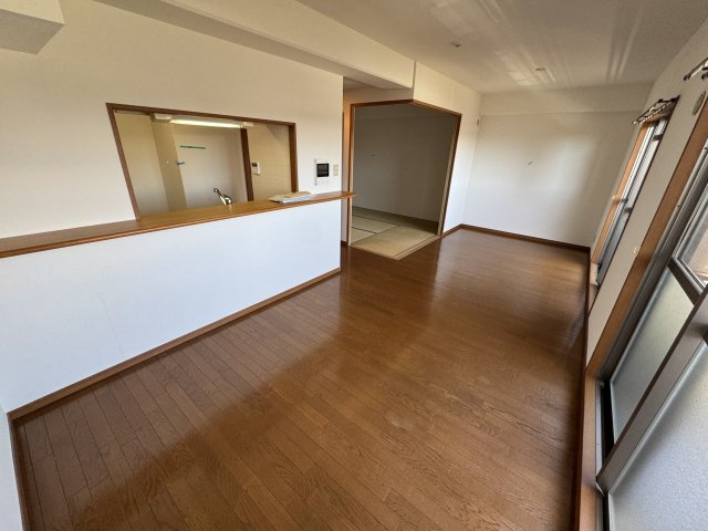 ボヌール千里中央弐番館の居間・リビング