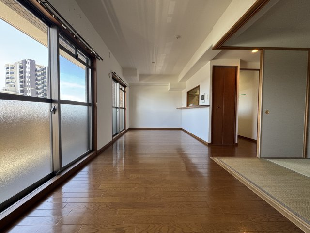 ボヌール千里中央弐番館の居間・リビング