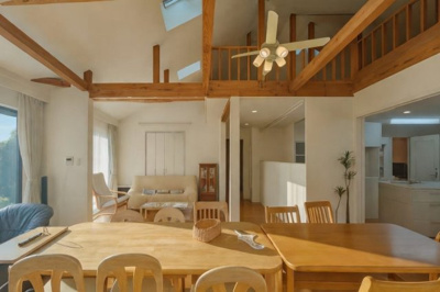 【居間・リビング】 | 大阪府茨木市北春日丘3丁目中古戸建 | ゆったり過ごせるリビングです