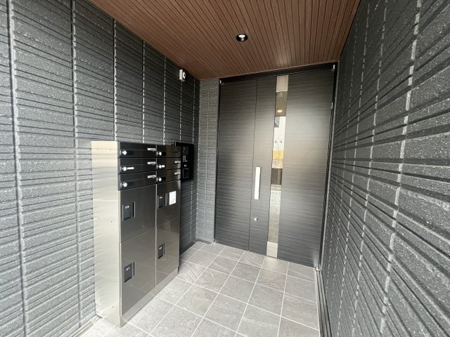 ヘーベルメゾンプリエ大久保のエントランス