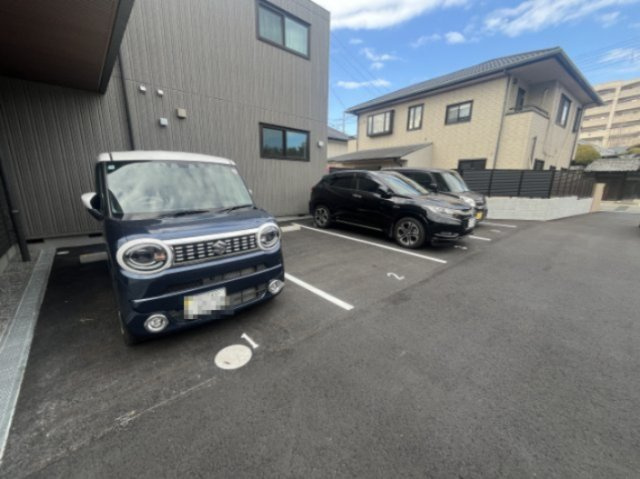 ヘーベルメゾンプリエ大久保の駐車場