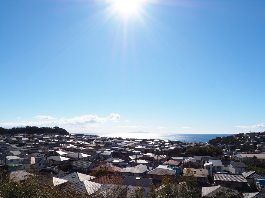 海一望！相模湾と大島を望む、至福のパノラマが広がる丘の上