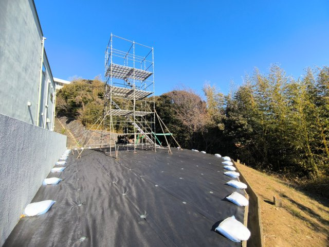 海一望！相模湾と大島を望む、至福のパノラマが広がる丘の上の外観|南側から見た現地