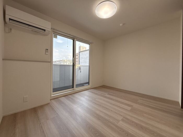 スペチアーレ背戸口の洋室