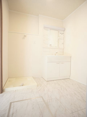 【洗面所】 | パルティーダ | 洗髪洗面化粧台と洗濯機置き場があります♪