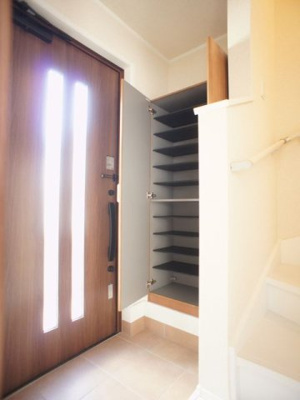 【玄関】 | パルティーダ | 1階玄関！たくさん収納できるシューズボックスが付いています♪