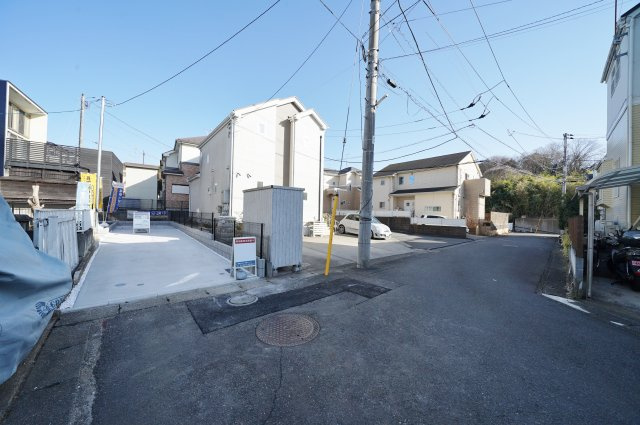 【横浜市旭区中白根4丁目36-4新築戸建て】★仲介手数料無料★（上白根小学校・上白根北中学校）の前面道路含む現地写真