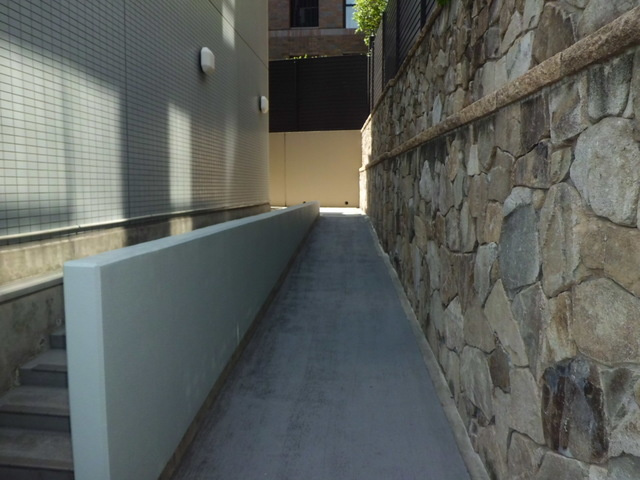 INK東灘のエントランス|ゆとりのあるエントランスです