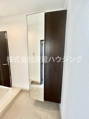 スプリングコート2の収納|天井高シューズBOX