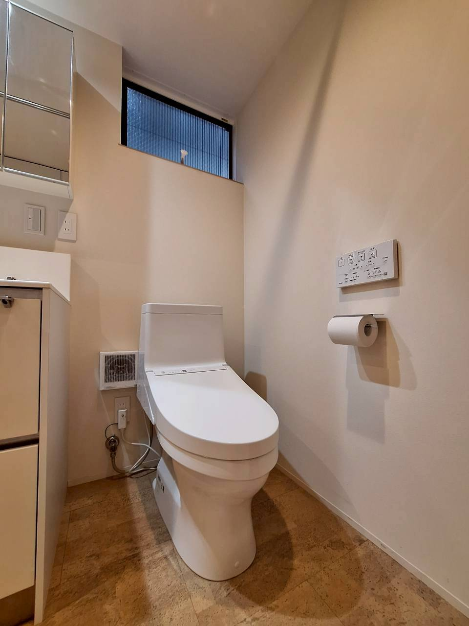 船橋市宮本6丁目戸建のトイレ|ゆったりとした空間のトイレです
