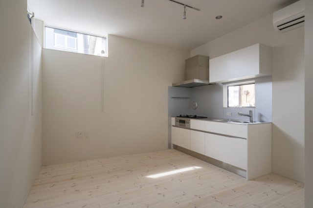船橋市宮本6丁目戸建の居間・リビング|こちらのリビングで趣味の時間をお楽しみください