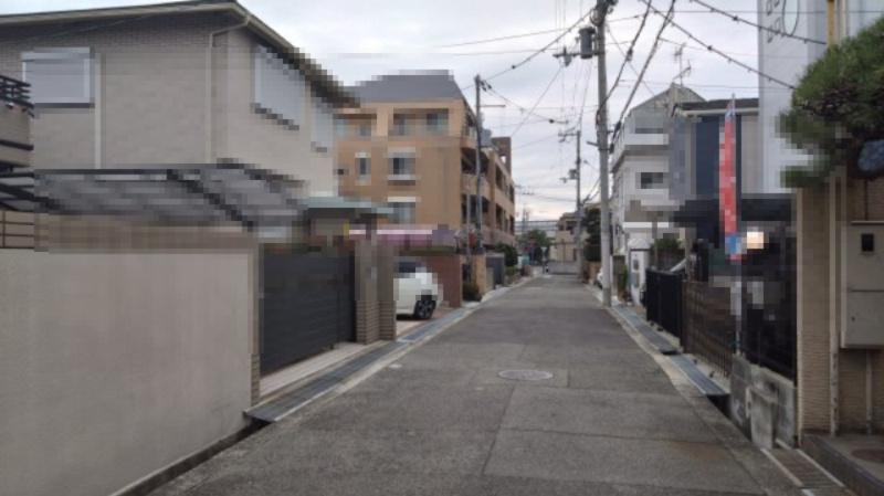尼崎市東園田町　中古戸建の前面道路含む現地写真