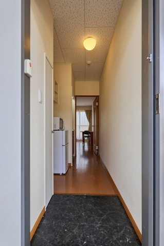 レオパレスひかりの玄関