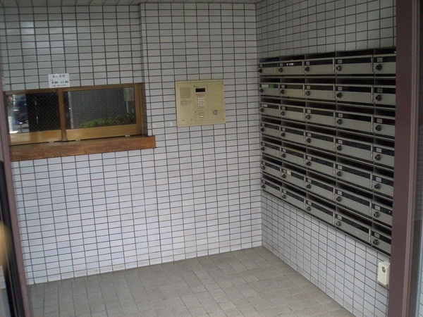 日神パレス新大塚のエントランス