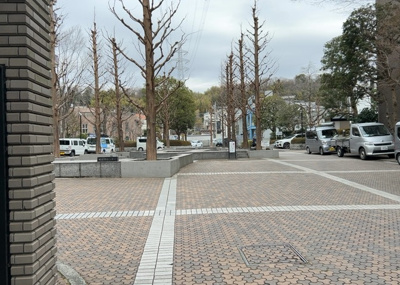 【庭】 | エステ・スクエア成瀬２番館 | 物件によっては、入居者が個人的に使用できる専用庭がついているものもあります。また、住宅の中にある土間の部分を庭と呼ぶこともあります。庭の用途は住む人によって変わり、それによってデザインもさまざまです。