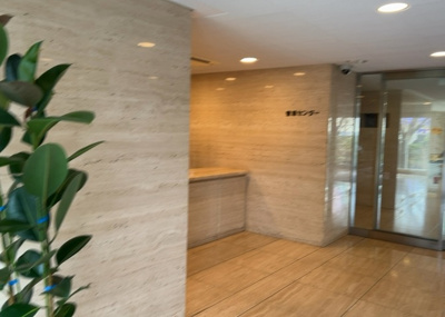 【受付】 | エステ・スクエア成瀬２番館 | 受付はマンションコンシェルジュがいる場合もあれば、管理人が滞在する小部屋を総称して呼ぶことがあります。主にエントランスに設置されていることから、防犯面でも期待ができます。防犯設備がない場合はより安心！