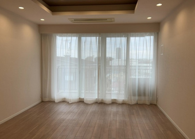 【居間・リビング】 | エステ・スクエア成瀬２番館 | リビングの間取りの種類は大きくわけてリビングとダイニングが別になっているタイプ、リビングダイニング一体型です。どちらも一長一短ですので、家を選ぶ時はその両面をチェックして決めるようにしましょう。