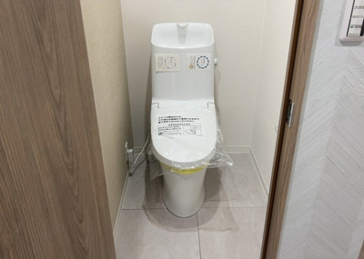 【トイレ】 | エステ・スクエア成瀬２番館 | トイレは大きさや形、機能、抗菌性などが異なる多種多彩なタイプが各メーカーから出ています。それぞれに良さがあるため、事前にどういったタイプのトイレがいいのかをご家庭内で決めて、内見に行くといいでしょう。