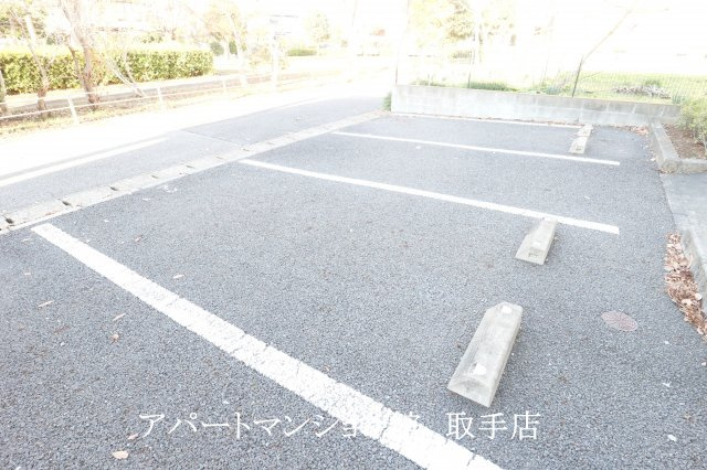 レオネクストビーズの駐車場