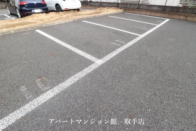 レオネクストムカイハラⅡの駐車場