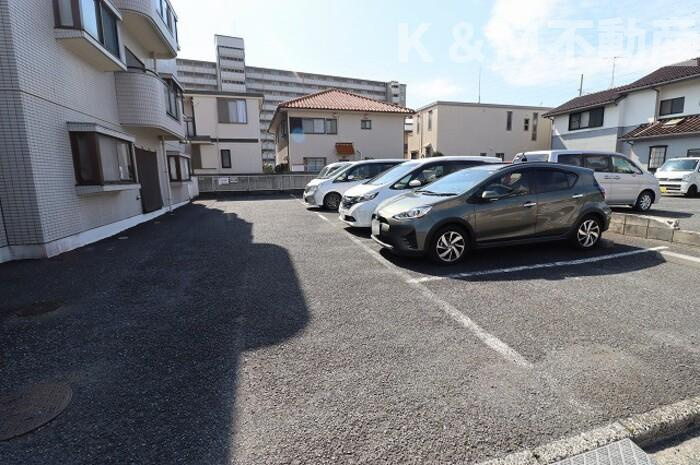 ルイメゾン２の駐車場|車をお持ちの方に嬉しい駐車場付きの物件です