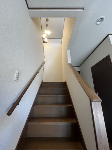中古住宅　長良3丁目のその他|階段