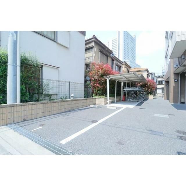 アーバンフィールド曳舟の駐車場