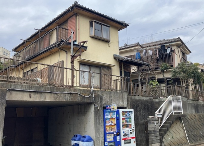 【外観】 | 土地購入を検討されている場合、境界杭がない状態で購入してしまうと境界確定測量をする必要があり、費用がかかります。購入の前に、売主、隣土地所有者立ち合いのもと境界を確定し境界杭を設置するのがベストです。