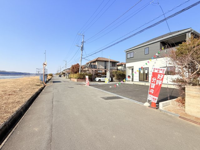 つくば市森の里第6　新築戸建の前面道路含む現地写真|実際に現地で周辺環境や街並み、近隣のスーパーや通学路の安全性、病院、公園・・・など生活のイメージをご確認ください！