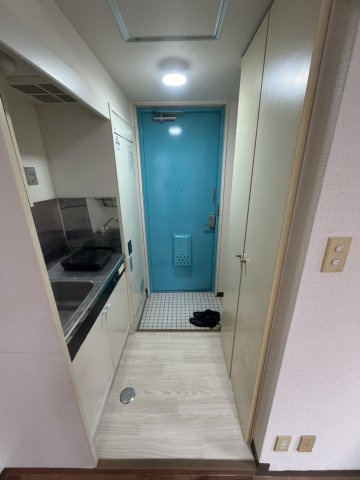 広島市中区住吉町の賃貸マンションの玄関