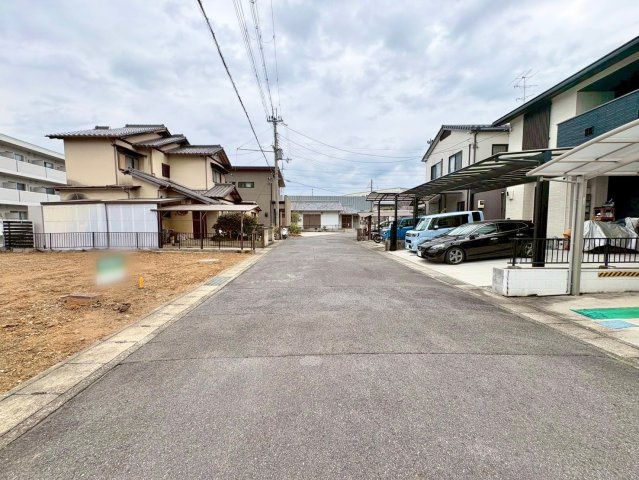 草津市野路東5丁目　建築条件無し売土地の前面道路含む現地写真