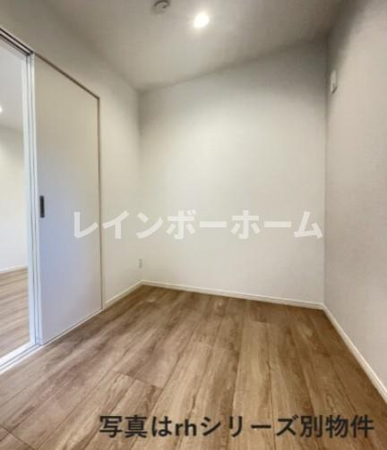 M's アパートメントの内装