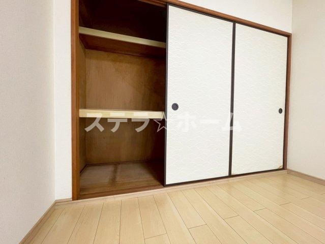 ネオハイツ城東の収納|こまごまとしたものを収納できそうですね