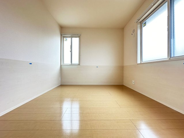 フラッツ福井東町の洋室