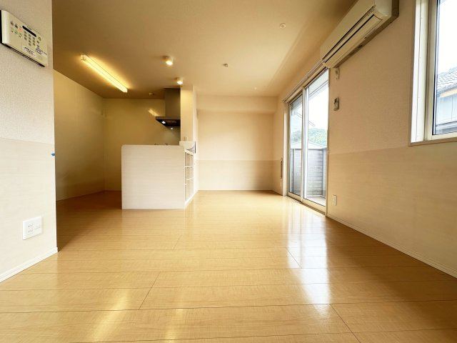 フラッツ福井東町の居間・リビング