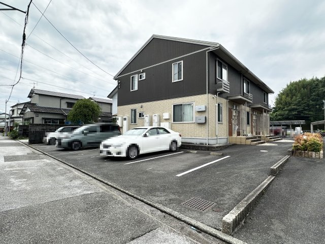 フラッツ福井東町の駐車場