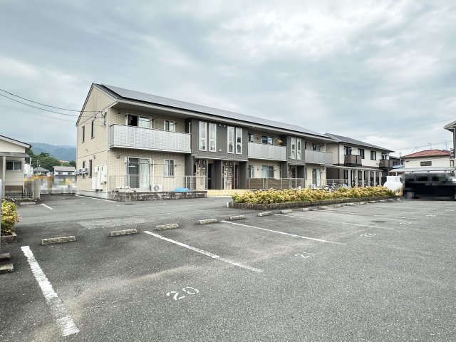 フラッツ福井東町の駐車場