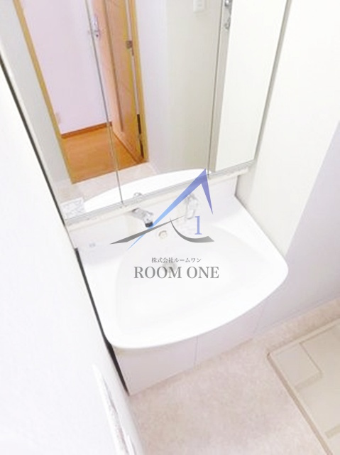 グリフォーネ横浜・伊勢町の洗面所|独立洗面台です。