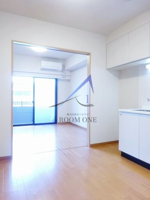 グリフォーネ横浜・伊勢町の居間・リビング|洋室のお部屋です。