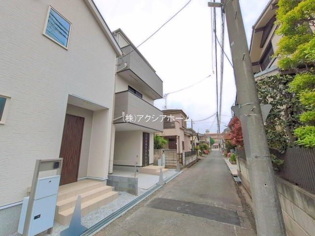 入間市東藤沢7丁目・全2棟　新築一戸建　1号棟　～3階建て～の前面道路含む現地写真|2026年4月23日撮影
