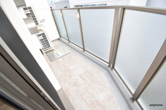 アーバネックス西本町　仲介手数料無料のバルコニー