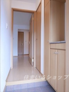 安芸高田市吉田町吉田のアパートの玄関|シューズボックス