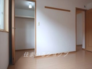 安芸高田市吉田町吉田のアパートの寝室