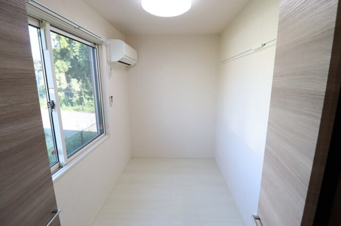 プランドールの寝室|洋室3帖（照明・エアコン付き）